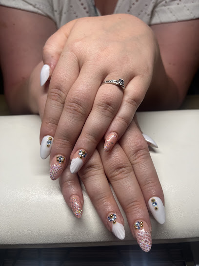 Mari'ongles, Manucure à Givraines