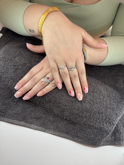 Les Ongles D'ines Et Les Bijoux D'inès., Manucure à Bazouges Cré sur Loir