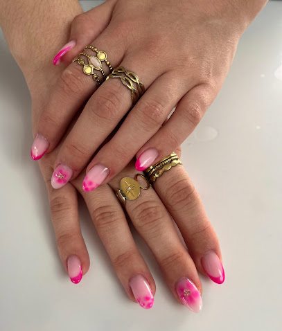 Glossy Nails Manucure à Beaucouzé