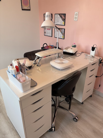Floranails, Manucure à Flévy