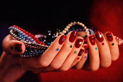 Glow & Gloss Nails, Manucure à Cassis