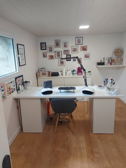 Laura, Fée Des Ongles, Salon de Manucure à Trédion