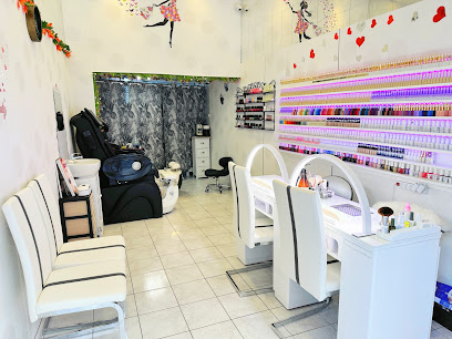 Hiby Nails Manucure à Paris 15
