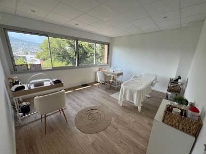 Les Soins De Laurie Manucure à Cannes