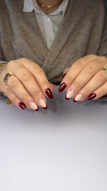 Mat Nails, Manucure à Nazelles-Négron