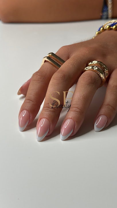 Syrine F Beauty Manucure à Nanterre
