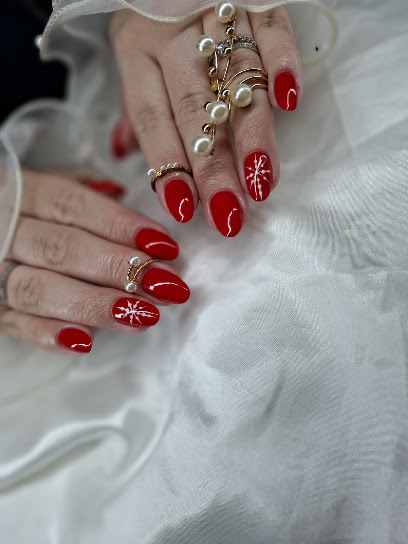 Divin'ongles – Prothésiste Ongulaire & Cils – Villefranche-De-Rouergue Manucure à Villefranche-de-Rouergue