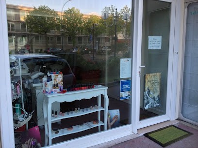 Navy, Salon de Manucure à Sceaux