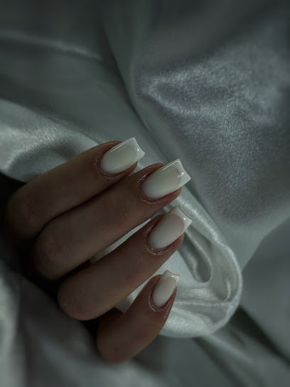 Prothésistes Ongulaire Nails By Laura, Manucure à Saint-Martial-d'Artenset