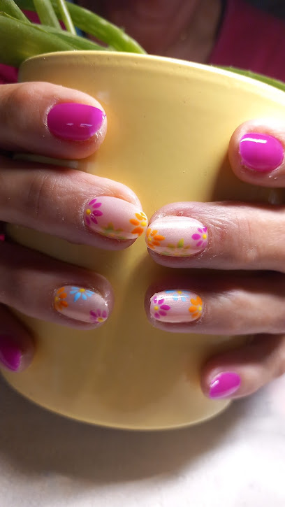 Cecile Nails, Manucure à Forest-sur-Marque