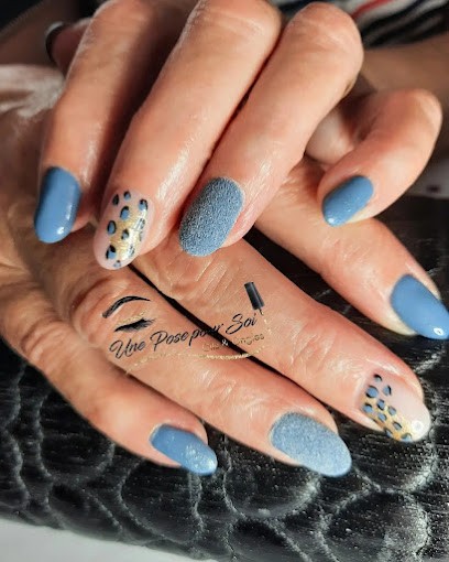 Une Pose Pour Soi - Prothésiste Ongulaire Technicienne De Cils à Votre Domicile - Saint Grégoire, Salon de Manucure à Saint-Grégoire