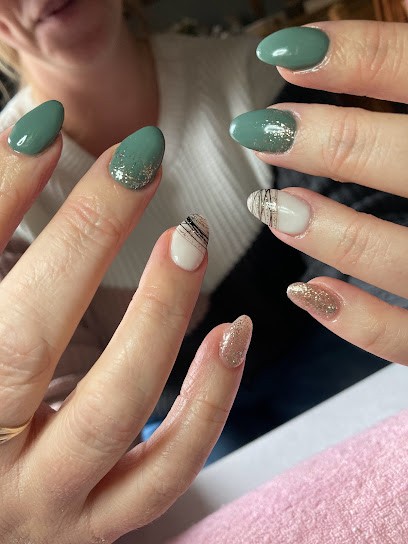 Les doigts de soie, Salon de Manucure à Saint-Martin-Lestra