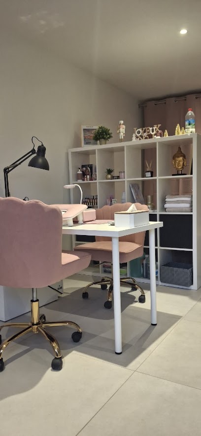 Monika Nails Art Studio-Onglerie Manucure à Pessac
