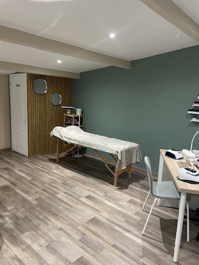 B.b Beauty Studio, Manucure à Fleury-la-Forêt