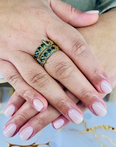 Claudia Loureiro Nail Artist Manucure à Palaiseau