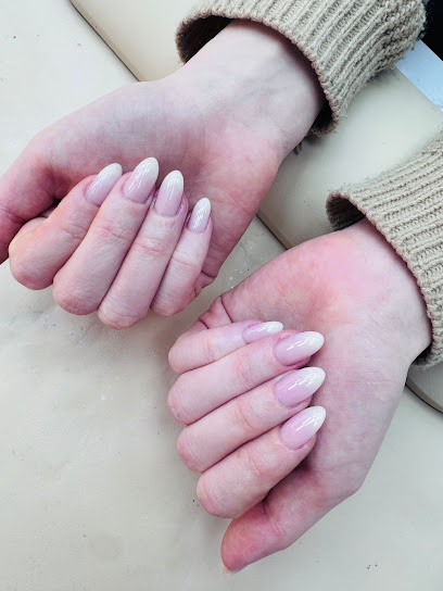 Éclat De Beauté Manucure à Paris 20