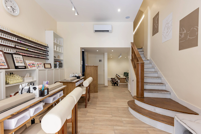 Paris 8E Show Me Beauty & Nails - Haussmann - Biab Bar - Head Spa - Facialiste Manucure à Paris 08
