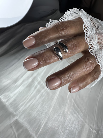 Fais Voir Tes Ongles, Manucure à Gray