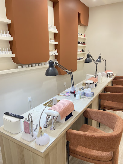 Leana Beauty Manucure à Paris 16