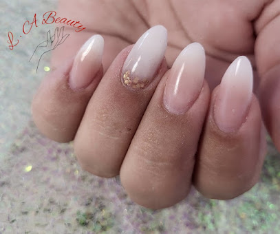 L . A Beauty Ongle Manucure à Lamothe-Montravel
