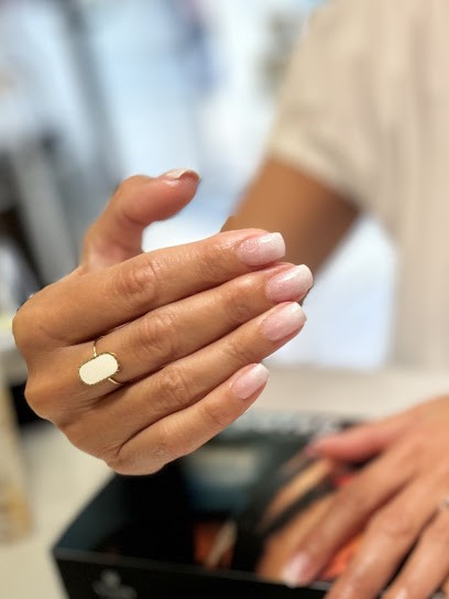 Vert Anis Ongles, Regard & Formation, Salon de Manucure à Talmont-Saint-Hilaire