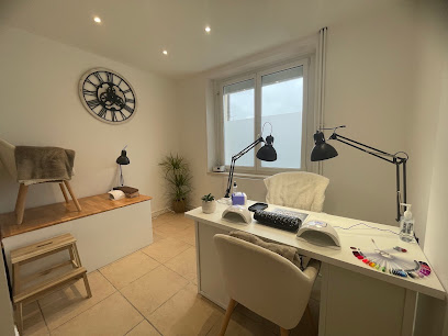 Mk Studio Beauté Manucure à Pont-l'Abbé