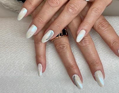 Moi Je - Bar à Ongles / Nails Bar Evian, Salon de Manucure à Publier