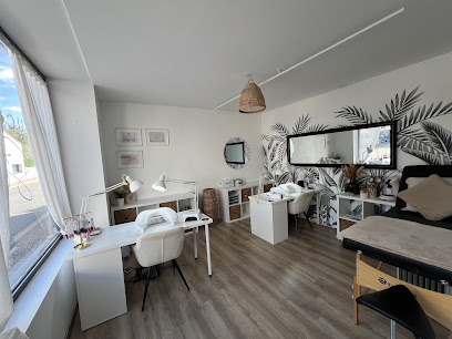 Manucure Studio, Manucure à Étaules