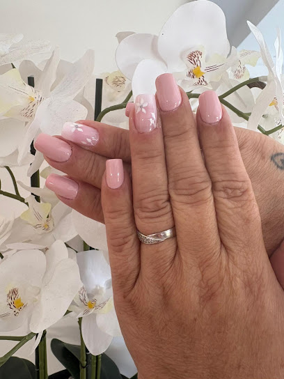 Andreia Nails, Manucure aux Rousses
