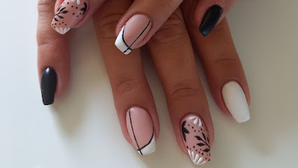 Emma Nails Prothésiste Ongulaire, Manucure à Patay