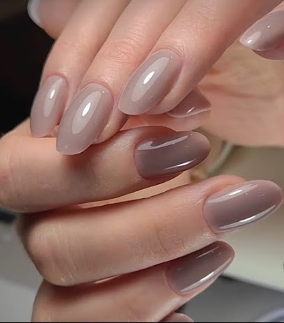 Irina. Ongles De Tsarine Manucure à Antibes