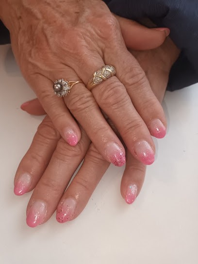 Instant Pour Elle. Sandra, Salon de Manucure à Vic-en-Bigorre